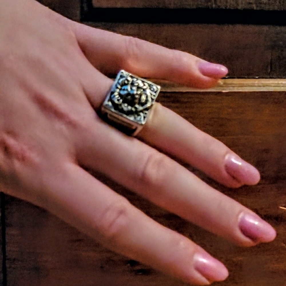 Stash Ring- Two Toned Gold/Silver Lion Head Design